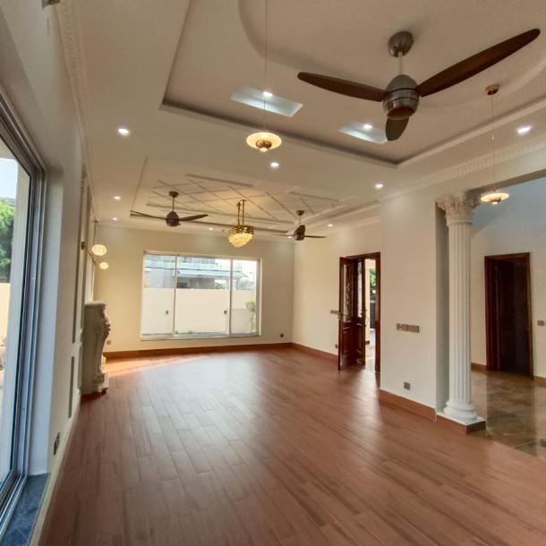 Beautiful 12 Marla Apartment Available For Sale In Askari 11-3