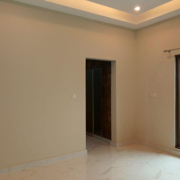Luxury 1 Kanal House With 5 Bedrooms Available For Rent In Askari 10-4