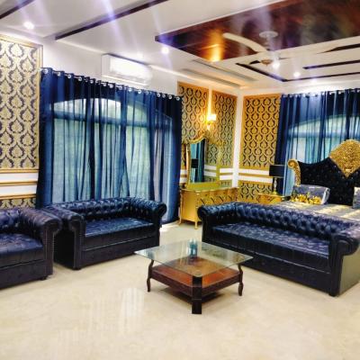 DHA Phase 8 Luxury 5 Kanal House Available For Rent
