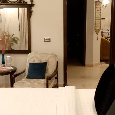 DHA Phase 4 Beautiful 1 Kanal Prime Location Used House Available For Sale In DHA Lahore Phase 4