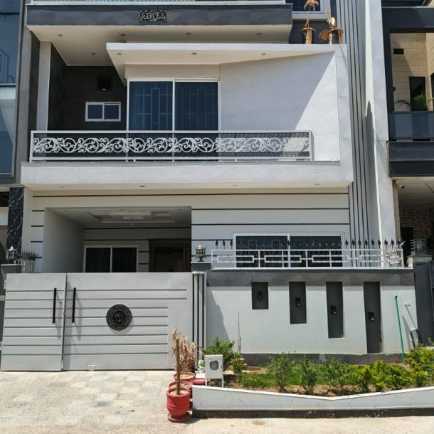 Prime Location 5 Marla House Available For Sale In Faisal Town Block C-1