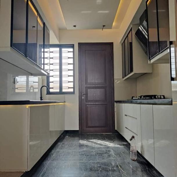 Luxury Living in Lake City! 5 Marla House for Sale-4