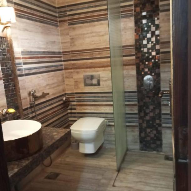 Modern Lower Portion in DHA Phase 7 - 10 Marla, Fully Furnished-7