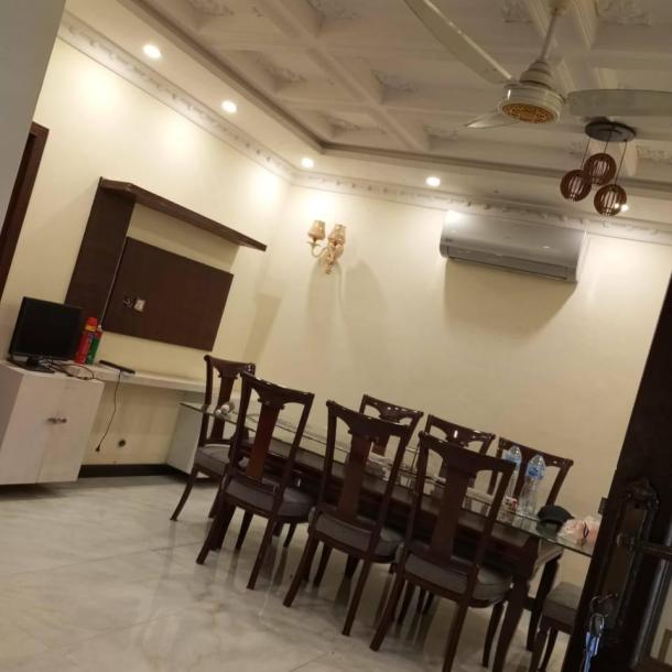 Modern Lower Portion in DHA Phase 7 - 10 Marla, Fully Furnished-3