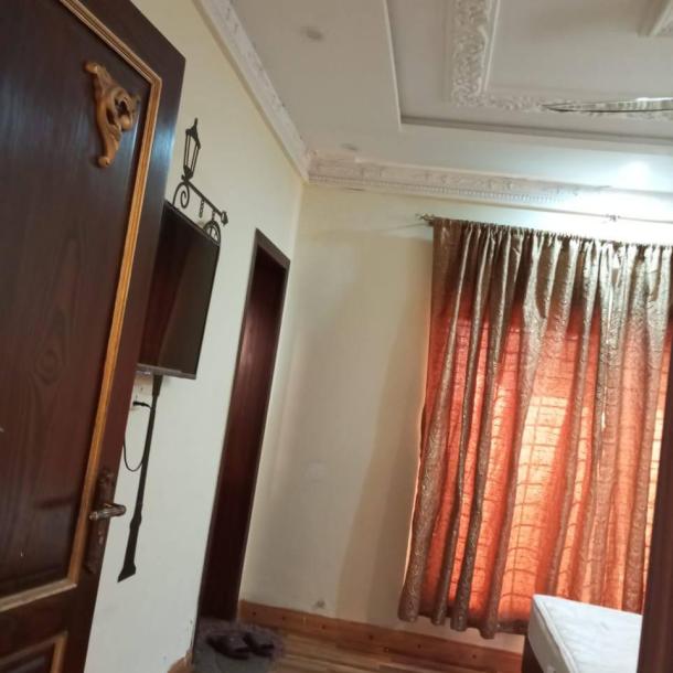 Modern Lower Portion in DHA Phase 7 - 10 Marla, Fully Furnished-8