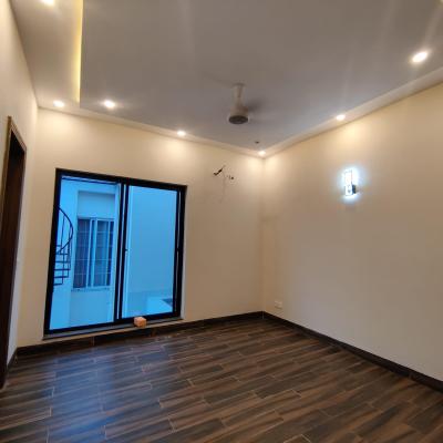 Lake City 10 Marla House for sale