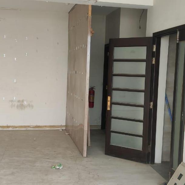 Phase 6- cca1 -4 marla 4th floor rent 60k Office-10