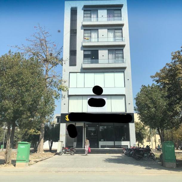 7 story brand new plaza For Sale in Bahria Town Lahore sec-E.-1