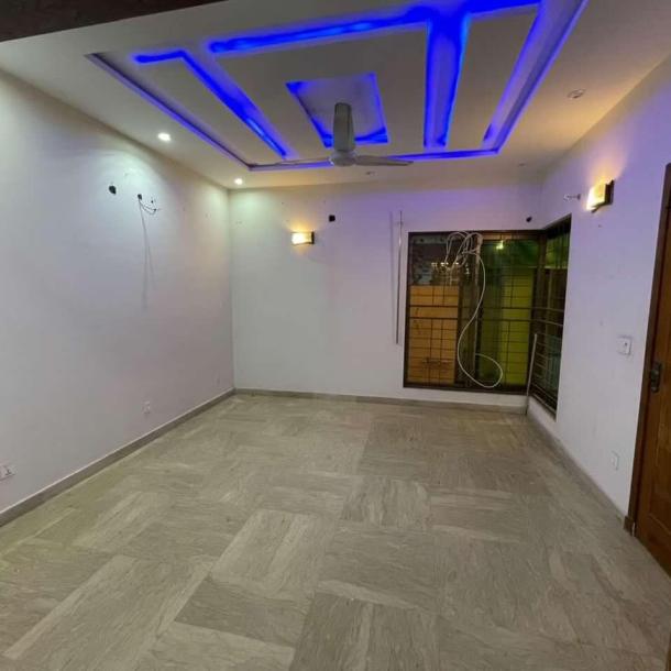 Rent: 60 Thousand State Life Society DHA PHASE 5, 5 Marla House For Rent-2