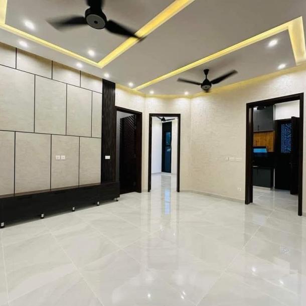 10 Marla Magnificent Bungalow in Bahria Orchard Central Block at a very reasonable Price 4.5 crore Just Buy and Live-17