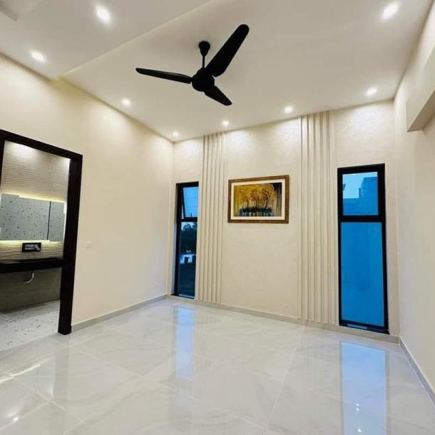 10 Marla Magnificent Bungalow in Bahria Orchard Central Block at a very reasonable Price 4.5 crore Just Buy and Live-9