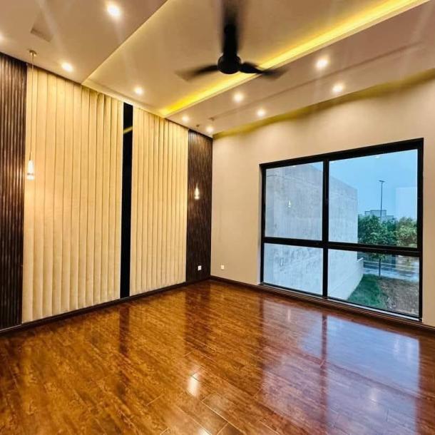 10 Marla Magnificent Bungalow in Bahria Orchard Central Block at a very reasonable Price 4.5 crore Just Buy and Live-3