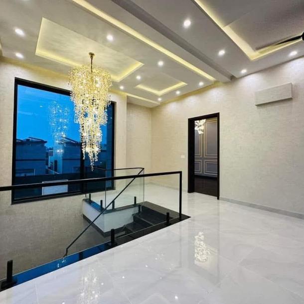 10 Marla Magnificent Bungalow in Bahria Orchard Central Block at a very reasonable Price 4.5 crore Just Buy and Live-19