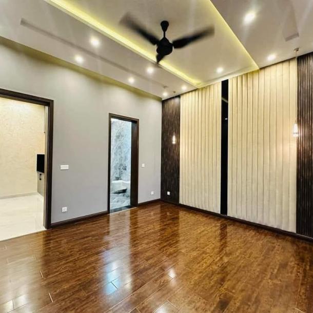 10 Marla Magnificent Bungalow in Bahria Orchard Central Block at a very reasonable Price 4.5 crore Just Buy and Live-6