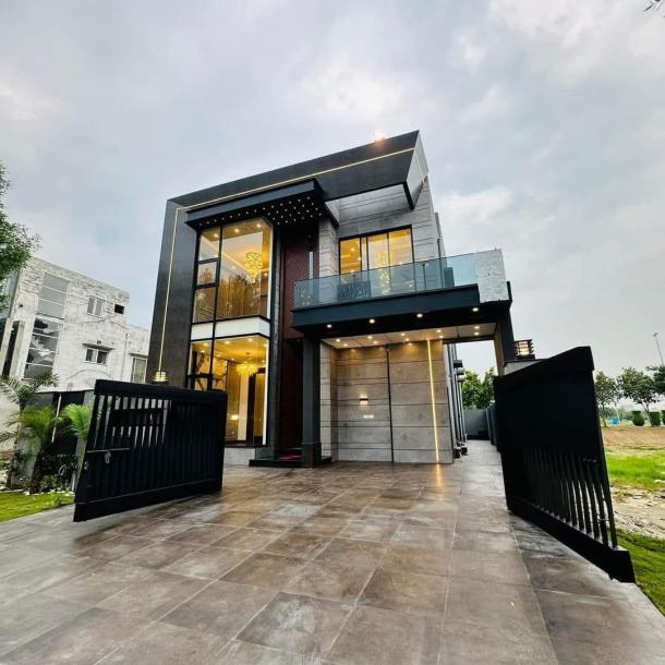 10 Marla Magnificent Bungalow in Bahria Orchard Central Block at a very reasonable Price 4.5 crore Just Buy and Live-21