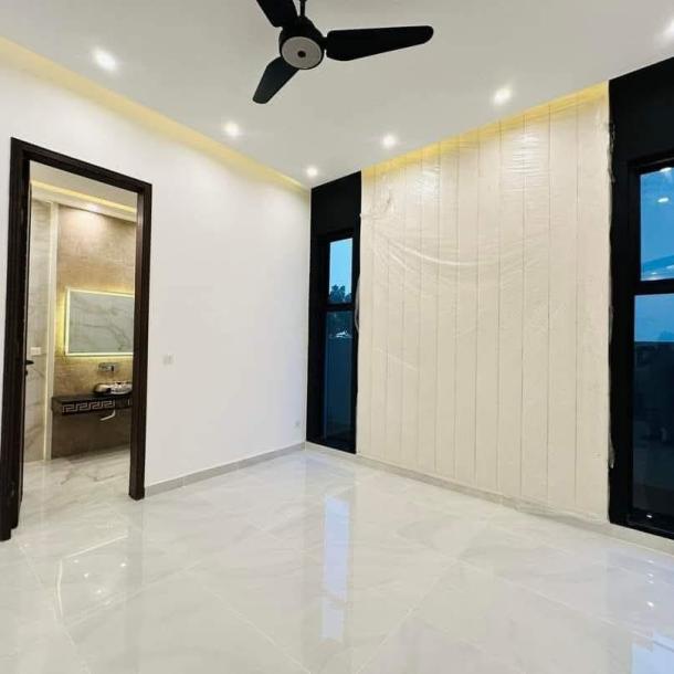 10 Marla Magnificent Bungalow in Bahria Orchard Central Block at a very reasonable Price 4.5 crore Just Buy and Live-4