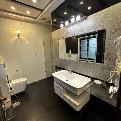 Ex air avenue 10 marla house for rent Fully furnished