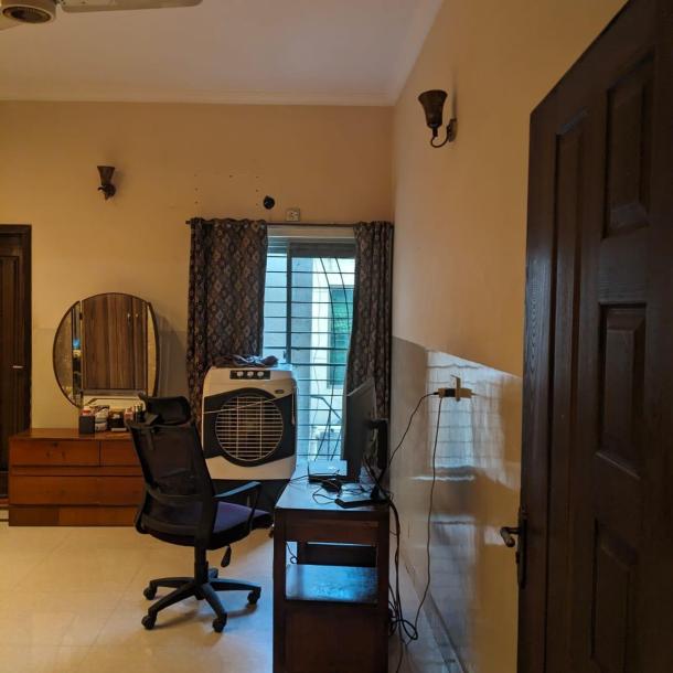 Upper Portion Available for Rent with Separate Entrance – 10 Marla, Johar Town Lahore-9