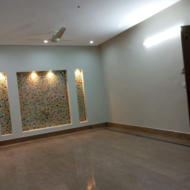 6 Marla Brand New 3rd floor available for rent-8
