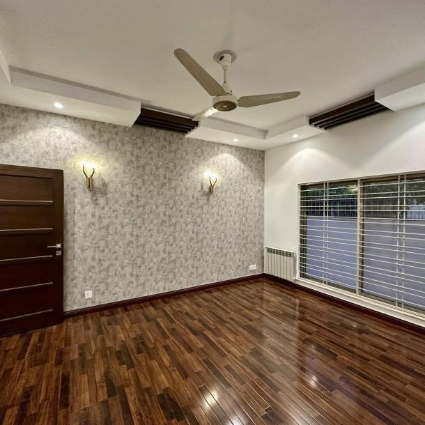 1 kanal Facing Park low Budget Beautiful house available for sale on investor rate in DHA Phase 5-4