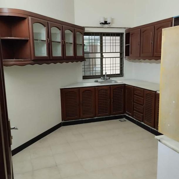 Well-Maintained Lower Portion for Rent – 12 Marla – Johar Town Lahore-3