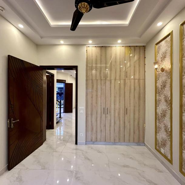 1 kanal Royal Palace House Available for Sale in State Life Society DHA Phase 5-2