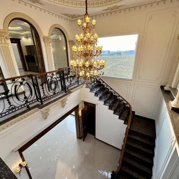 1 kanal Classical Design House Available For Sale in DHA Phase 7 Lahore-4