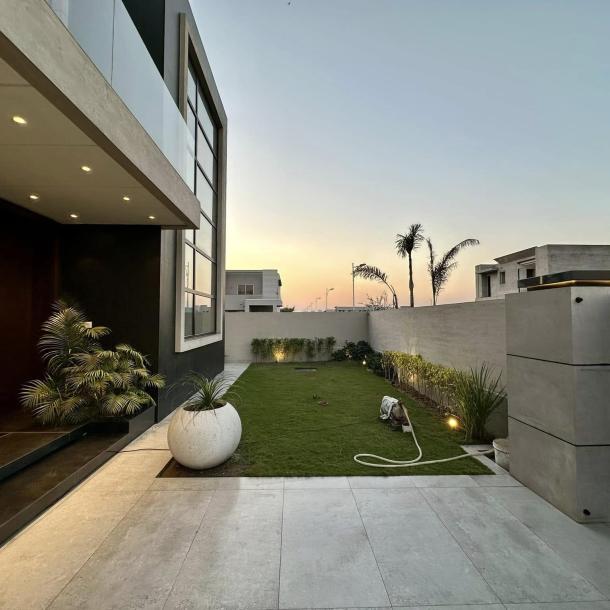 1 kanal Most Beautiful Ultra Modern Design House Available For Sale in DHA Phase 7 Lahore-3
