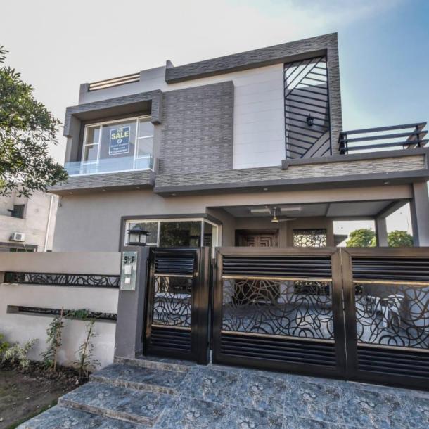 Luxurious 10 Marla House for Sale in DHA Phase 9 Town, Lahore Near Main Boulevard, Commercial Area, Schools, Parks, and Mosques-4