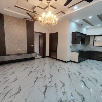 Luxurious 10 Marla House for Sale in Lake City Lahore-8