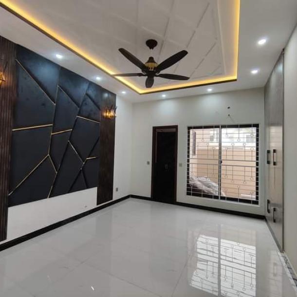 Luxurious 10 Marla House for Sale in Lake City Lahore-7
