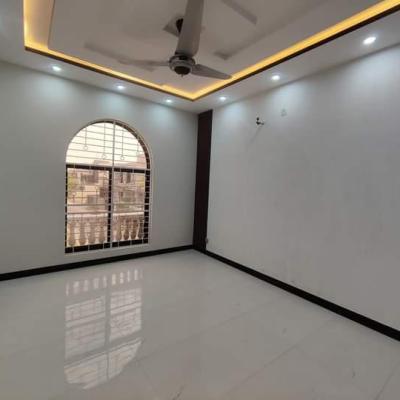 Luxurious 10 Marla House for Sale in Lake City Lahore-2