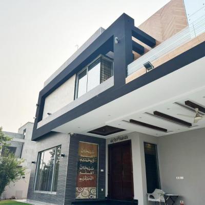 1-Kanal Brand New Master Piece Mention at Super hot Location.