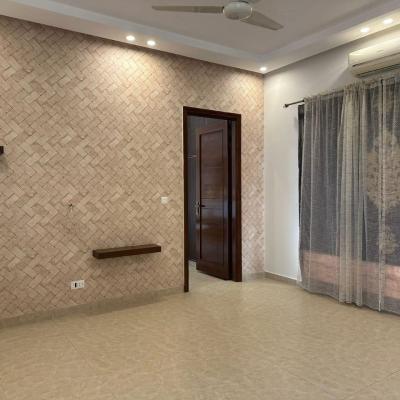 1-Kanal Brand New Master Piece Mention at Super hot Location.