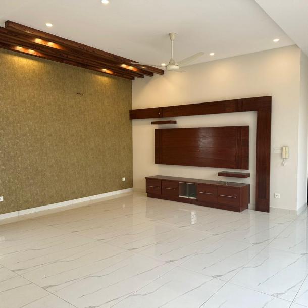 1-Kanal Brand New Master Piece Mention at Super hot Location.-25