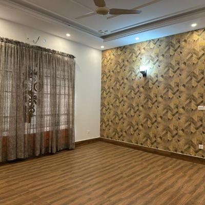 1-Kanal Brand New Master Piece Mention at Super hot Location.