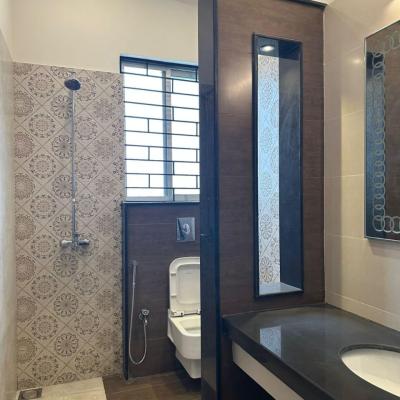 1-Kanal Brand New Master Piece Mention at Super hot Location.