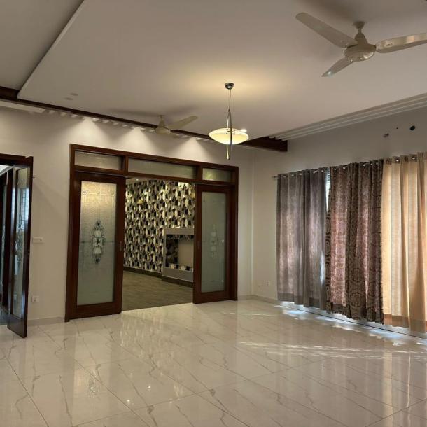 1-Kanal Brand New Master Piece Mention at Super hot Location.-7