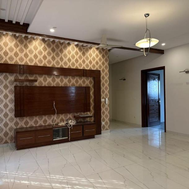 1-Kanal Brand New Master Piece Mention at Super hot Location.-4