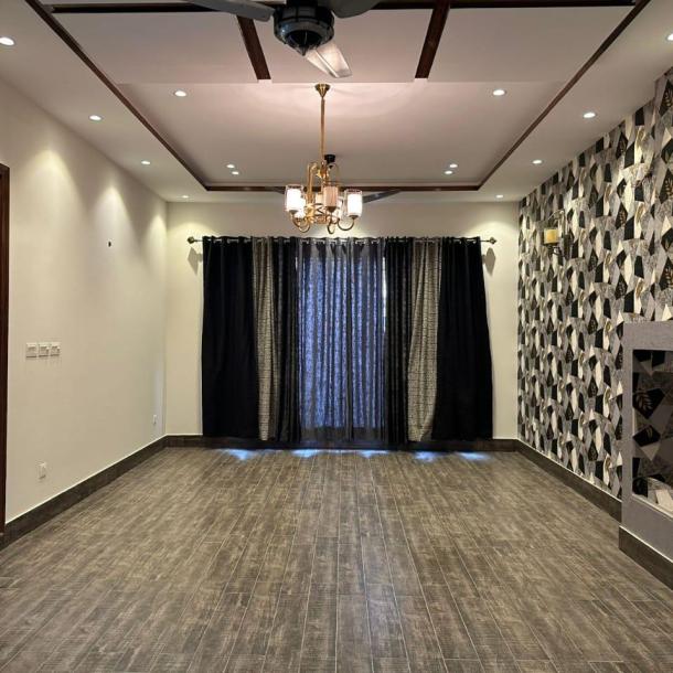 1-Kanal Brand New Master Piece Mention at Super hot Location.-2
