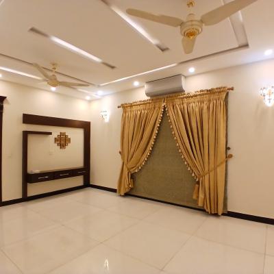 Beautiful 1 Kanal House Available For Rent In DHA Phase 6 Lahore.