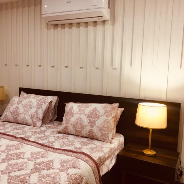 Luxury Furnished Apartment for Rent Near Emporium Mall-9