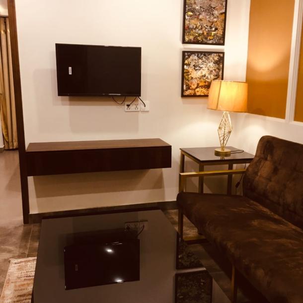 Luxury Furnished Apartment for Rent Near Emporium Mall-8