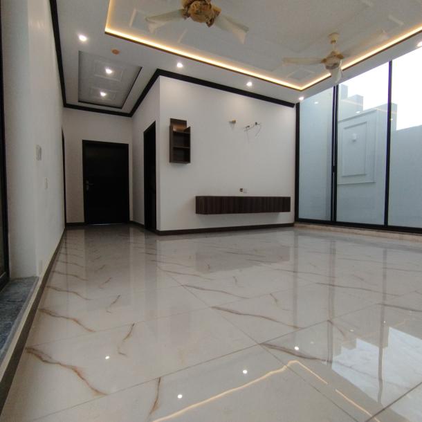 1 Kanal Brand New Upper Portion Available For Rent In Dha Phase 7 Lahore-3