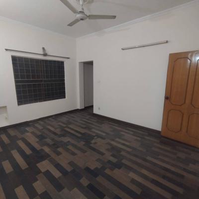Elegant 1 Kanal Upper Floor for Rent – DHA Phase 4 Lahore