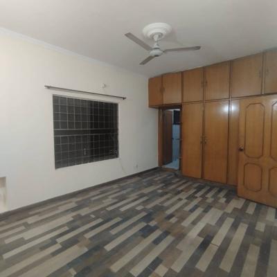 Elegant 1 Kanal Upper Floor for Rent – DHA Phase 4 Lahore