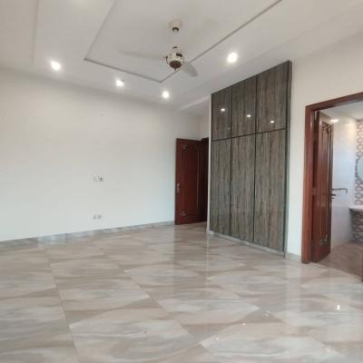 Stylish Upper Portion For Rent 1 Kanal DHA Phase 8 Lahore