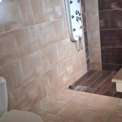 1 kanal Slightly Used Upper Portion for Rent In DHA Phase 6 Lahore