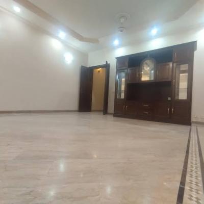 Beautiful Upper Portion 1 Kanal DHA Phase 4 Lahore