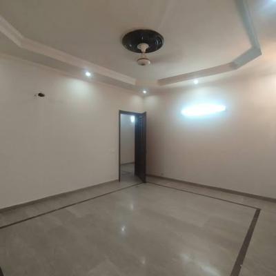 Beautiful Upper Portion 1 Kanal DHA Phase 4 Lahore